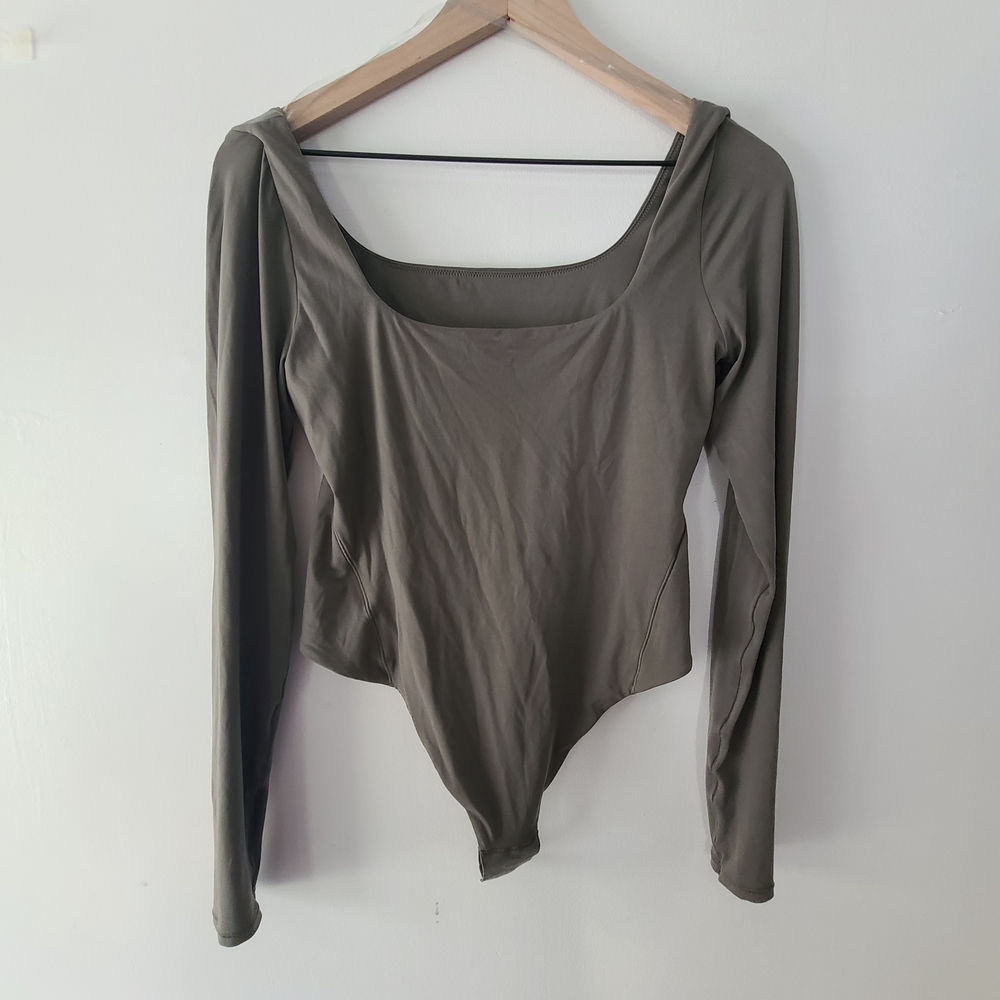 Lululemon M Long Sleeve Army Green Bodysuit